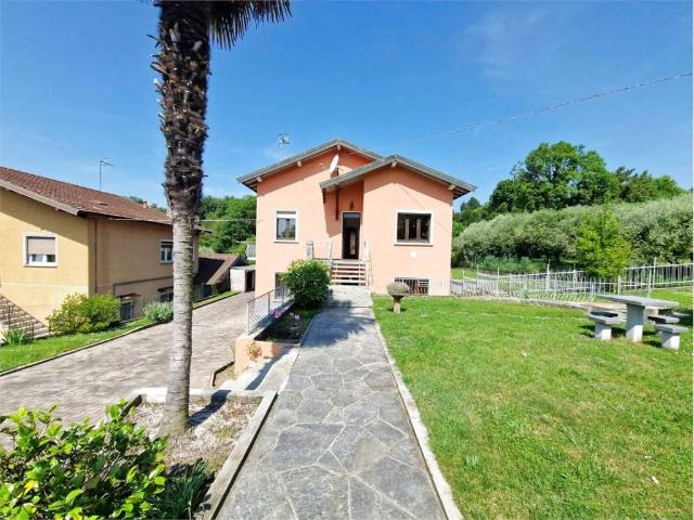 Villa in vendita a Laveno Mombello VA