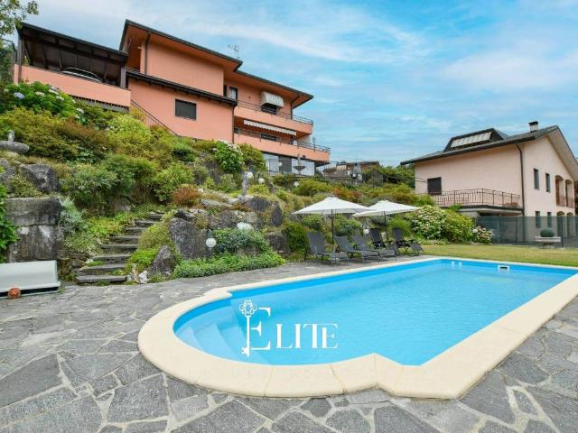 Villa in vendita a Laveno Mombello VA