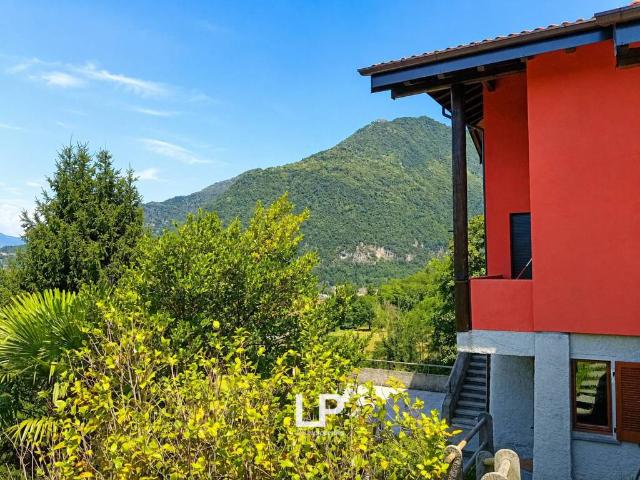 Villa in vendita a Laveno Mombello VA