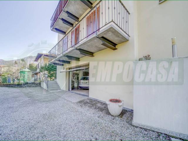Villa in vendita a Laveno Mombello VA