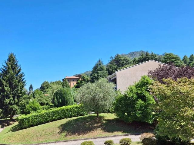 Villa in vendita a Laveno Mombello VA