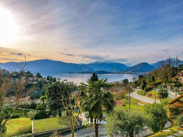 Villa in vendita a Laveno Mombello VA