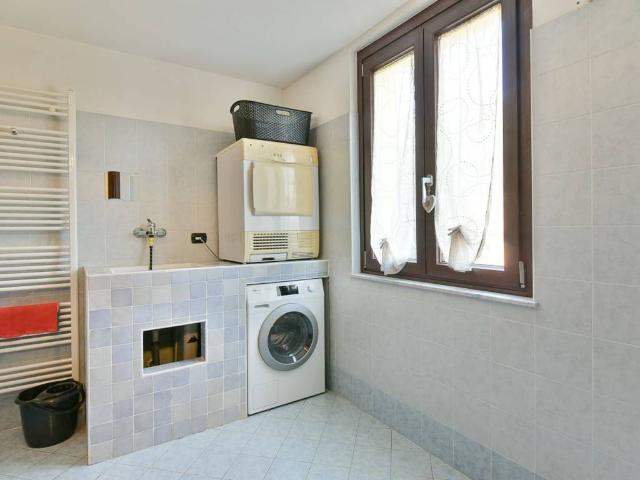 Villa in vendita a Laveno Mombello VA