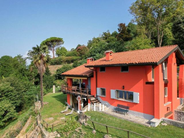 Villa in vendita a Laveno Mombello VA