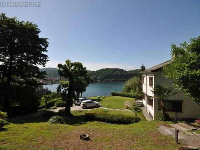 Villa in vendita a Laveno Mombello VA