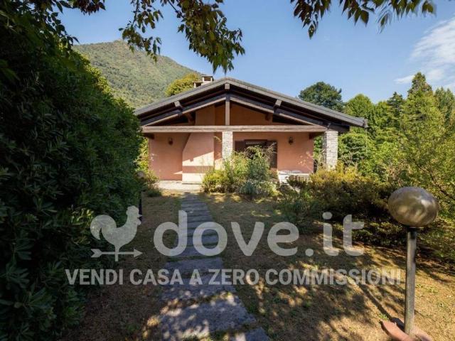 Villa in vendita a Laveno Mombello VA