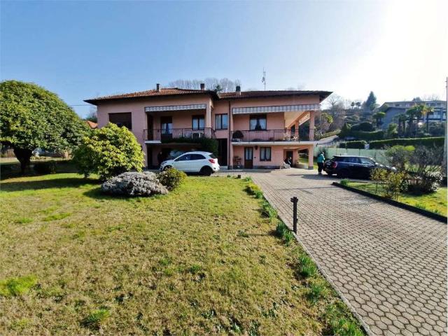 Villa in vendita a Laveno Mombello VA