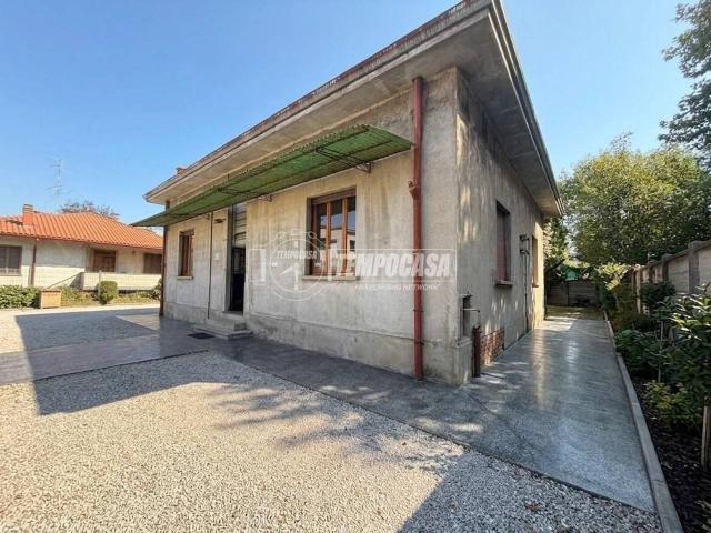 Villa in vendita a Lazzate