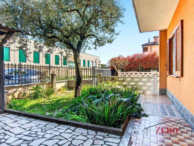 Villa in vendita a Lazzate MB