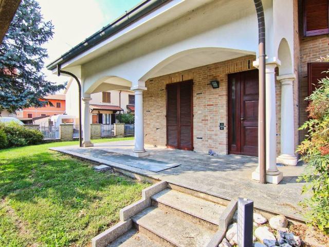 Villa in vendita a Lazzate MB