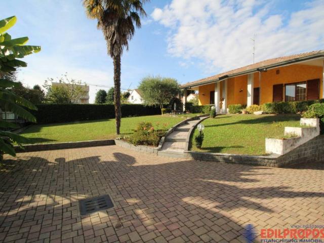 Villa in vendita a Lazzate MB