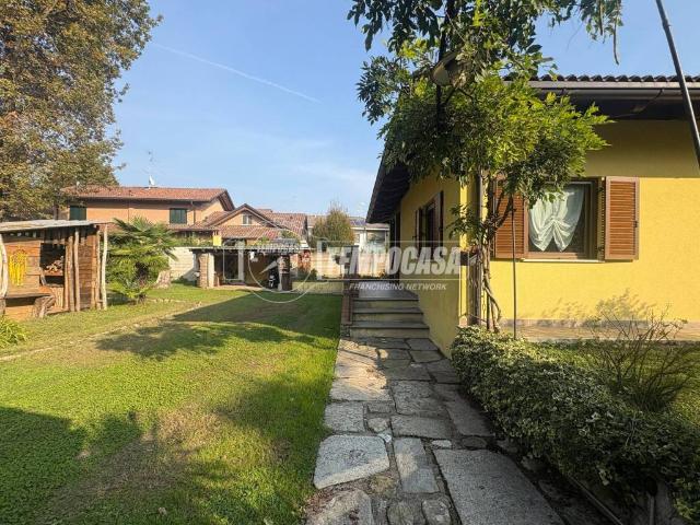 Villa in vendita a Lazzate MB