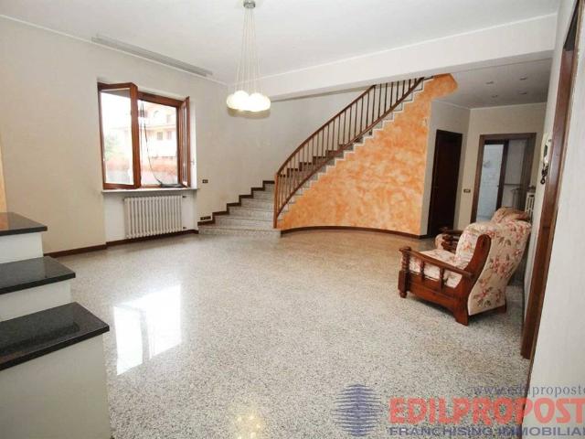 Villa in vendita a Lazzate MB