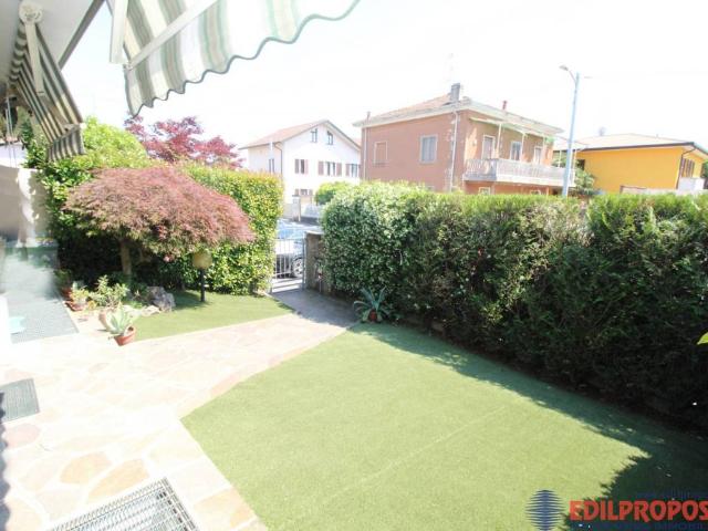 Villa in vendita a Lazzate MB