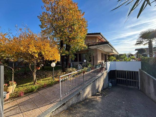 Villa in vendita a Lazzate MB