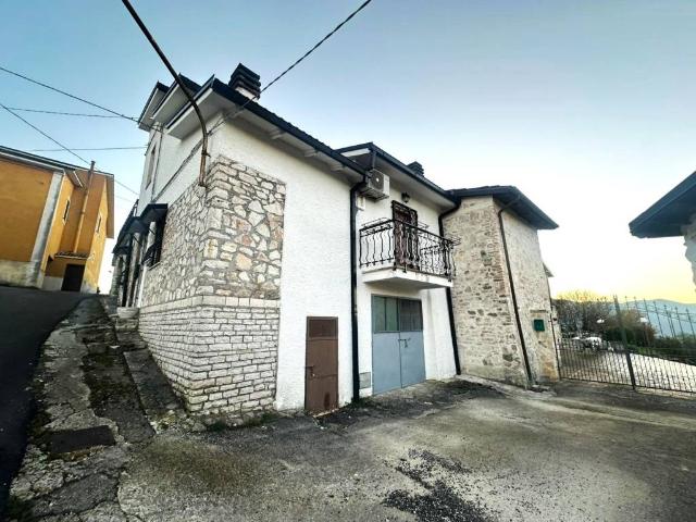 Villa in vendita a Labro RI