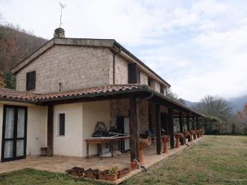 Villa in vendita a Labro RI