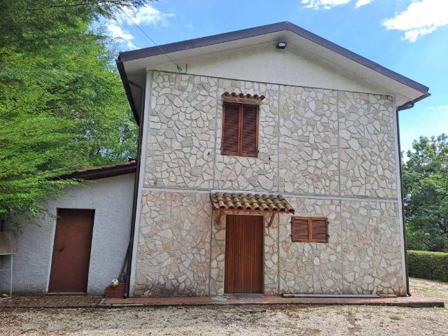 Villa in vendita a Labro RI