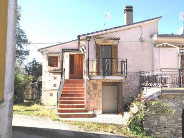 Villa in vendita a Labro RI