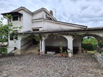 Villa in vendita a Labro RI