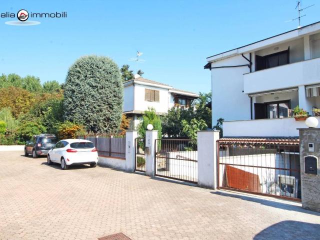 Villa in vendita a Lacchiarella MI