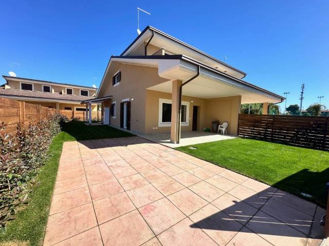 Villa in vendita a Ladispoli RM