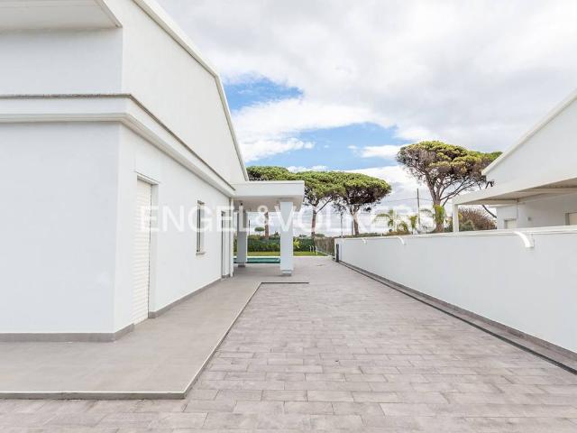 Villa in vendita a Ladispoli RM