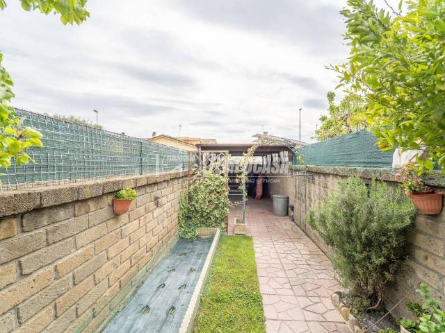 Villa in vendita a Ladispoli RM