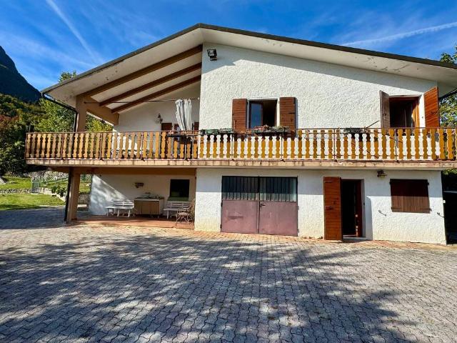 Villa in vendita a Laghi VI