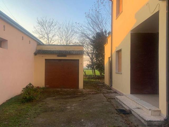 Villa in vendita a Lagosanto FE