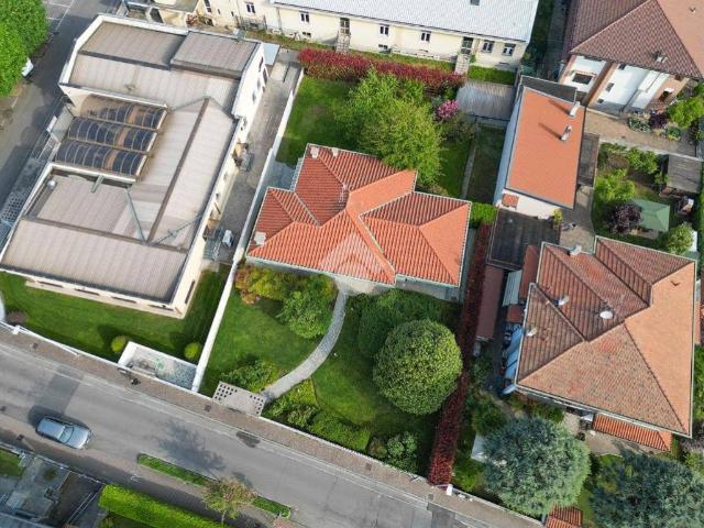 Villa in vendita a Lainate MI