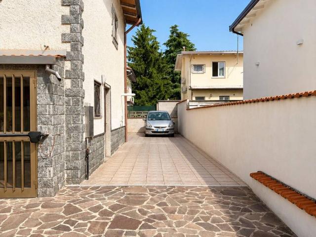Villa in vendita a Lainate MI