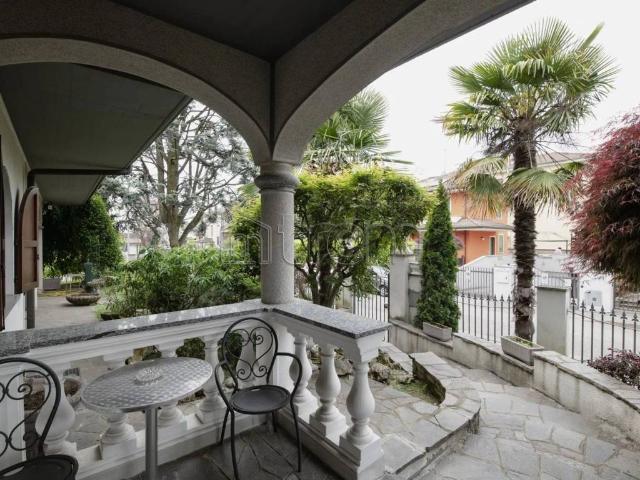 Villa in vendita a Lainate MI