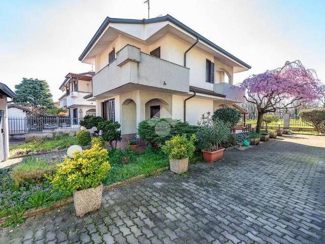 Villa in vendita a Lainate MI