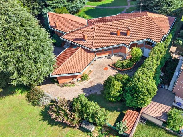 Villa in vendita a Lainate MI