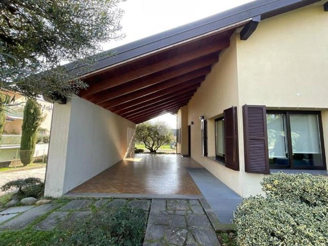 Villa in vendita a Lallio BG