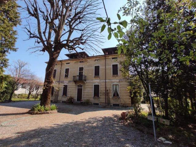 Villa in vendita a Lambrugo CO