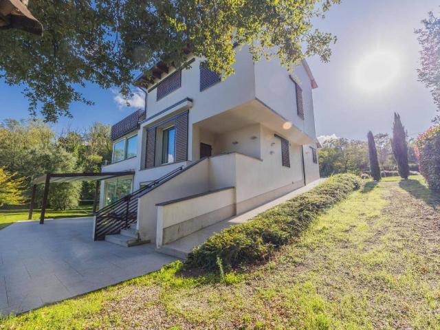 Villa in vendita a Lamporecchio PT