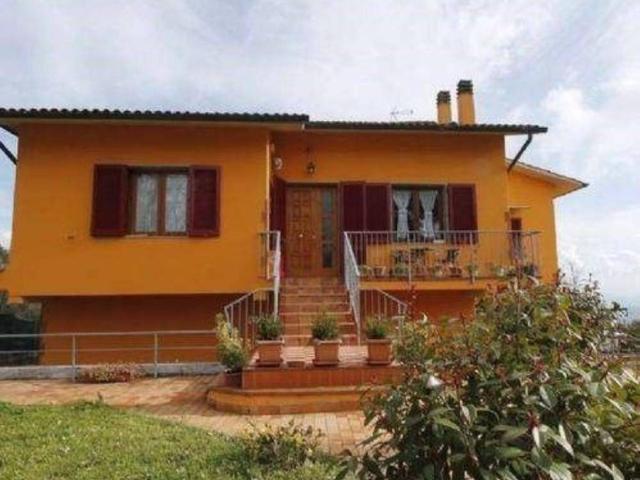 Villa in vendita a Lamporecchio PT