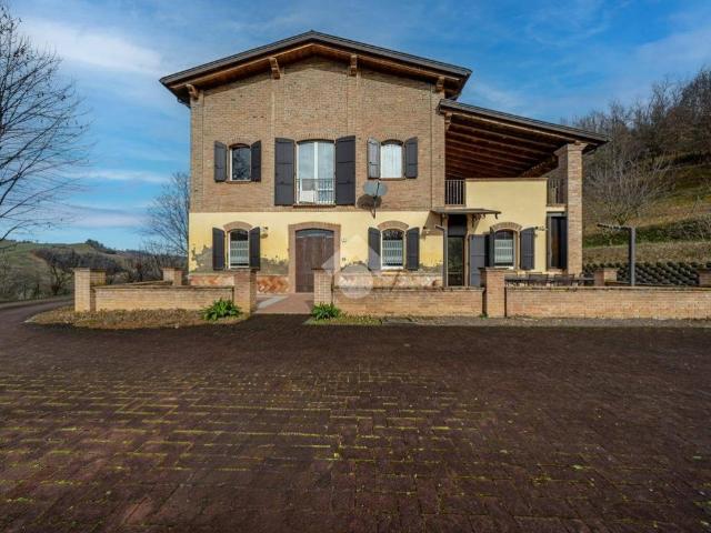 Villa in vendita a Langhirano PR