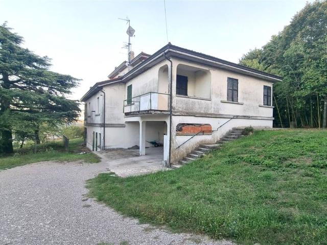 Villa in vendita a Langhirano PR