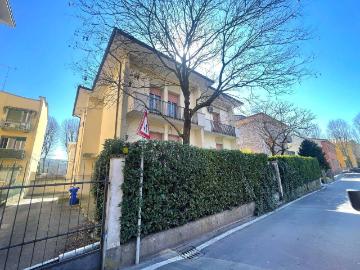 Villa in vendita a Langhirano PR