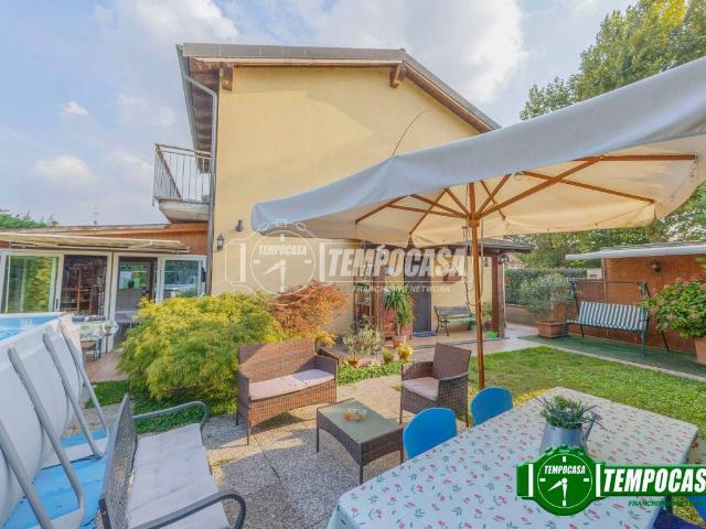 Villa in vendita a Landriano PV