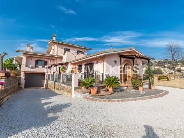 Villa in vendita a Lanuvio RM