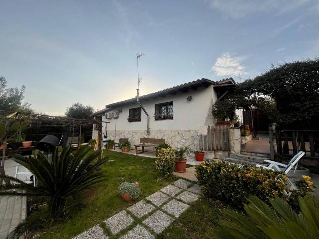 Villa in vendita a Lanuvio RM