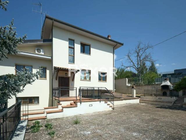 Villa in vendita a L'Aquila AQ