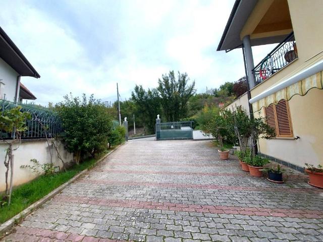 Villa in vendita a Poggio Picenze AQ