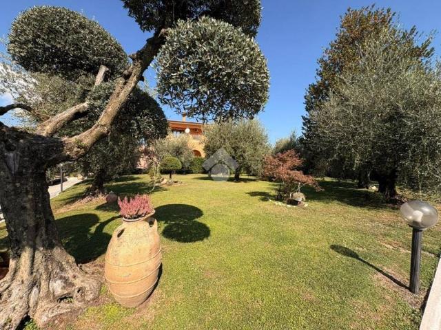 Villa in vendita a Lariano RM