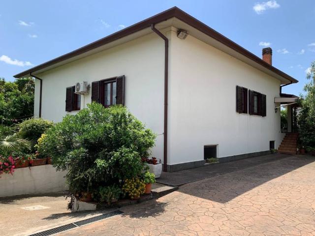 Villa in vendita a Lariano RM