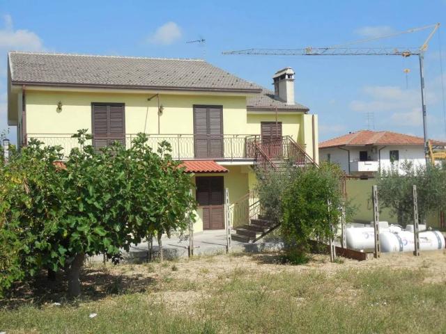 Villa in vendita a Lettomanoppello PE